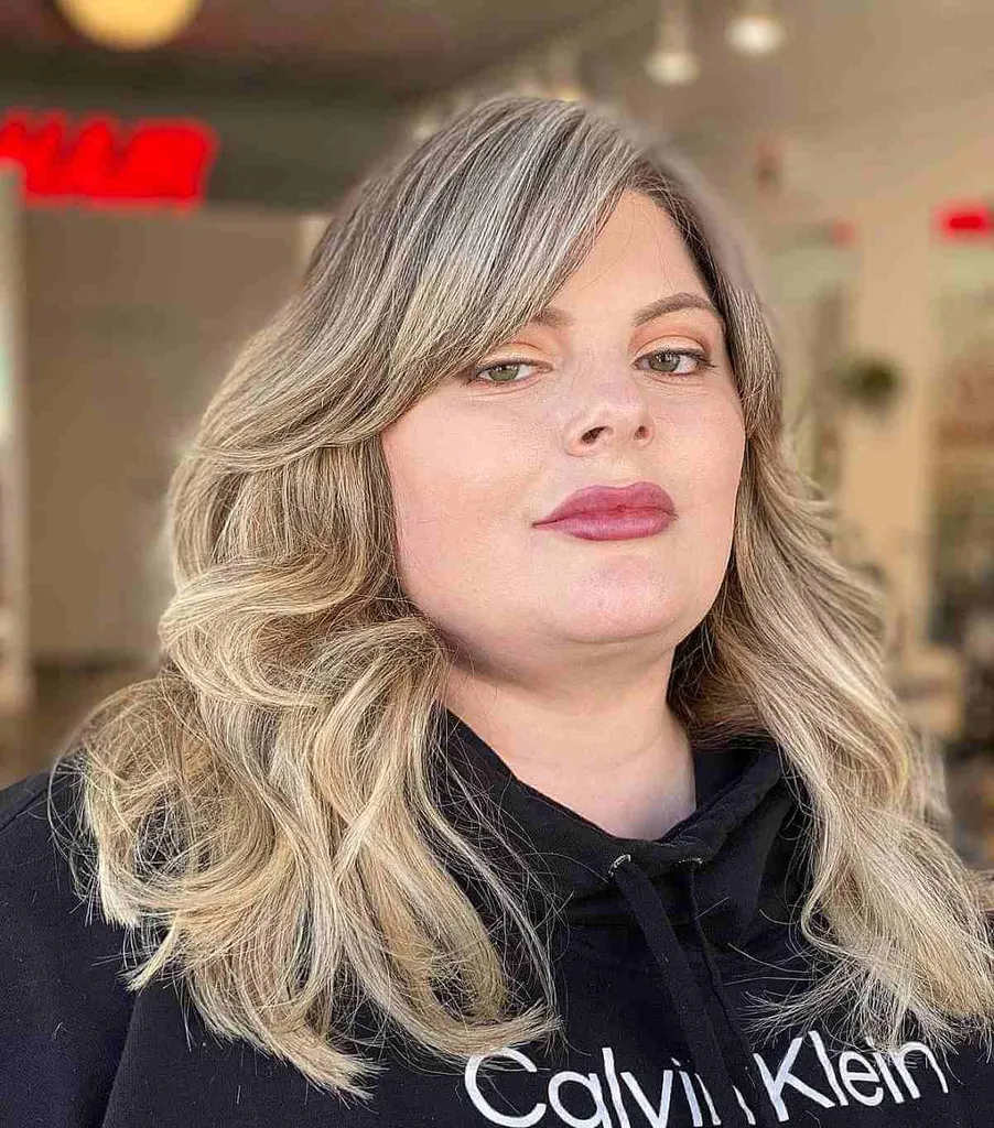 Tunsoare medie cu straturi lungi și bretele laterale lungi' title=