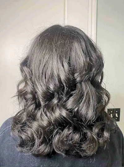 Medium-Cut Layers and Thick Waves for Black Hair