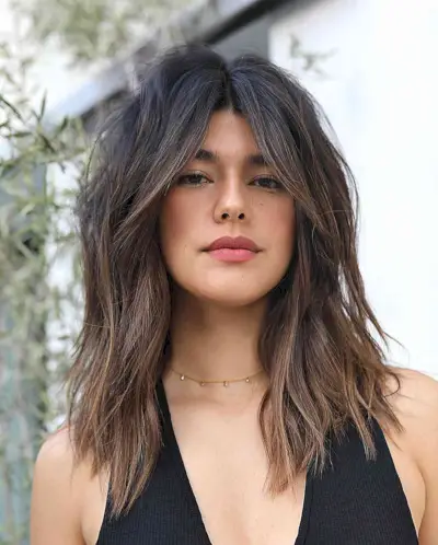 Dimensional Highlights and Soft Layers for Medium-Length Thick Hair