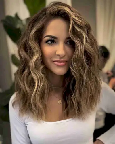 Thick Medium-Length Hair with a Side Part