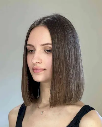 Smooth and Chic Shoulder-Length Hair Idea