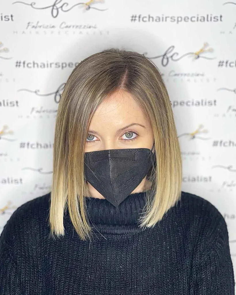 Bob smussato lungo fino alla clavicola' title=