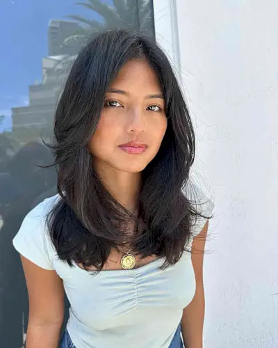 Mid-Length Effortless Layers with a Face Frame