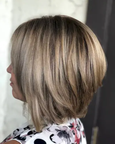 Dimensional Medium-Length Graduated Bob