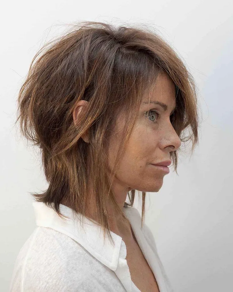 שאג באורך כתפיים לנשים מעל גיל 40' title=