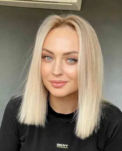 Medium Straight Blonde Hair Without Bangs