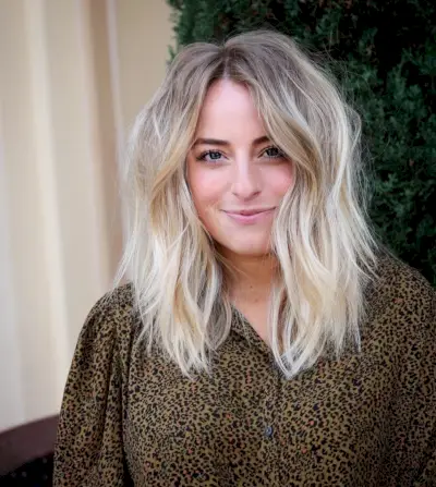 Face-Framing Light Blonde Shag for Shoulder-Length Hair