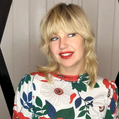 Collarbone-length edgy razor cut for medium length hair