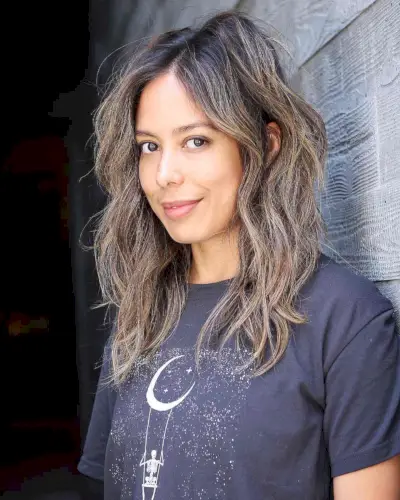 Modern Medium Wavy Hair