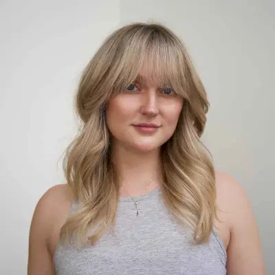 golden sandy blonde waves for medium-length hair