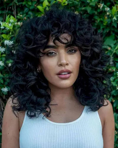 Collarbone-Length Natural and Healthy Thick Curls