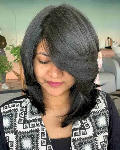 Effortless Mid-Length Deep Side-Parted Lob with Short Layers