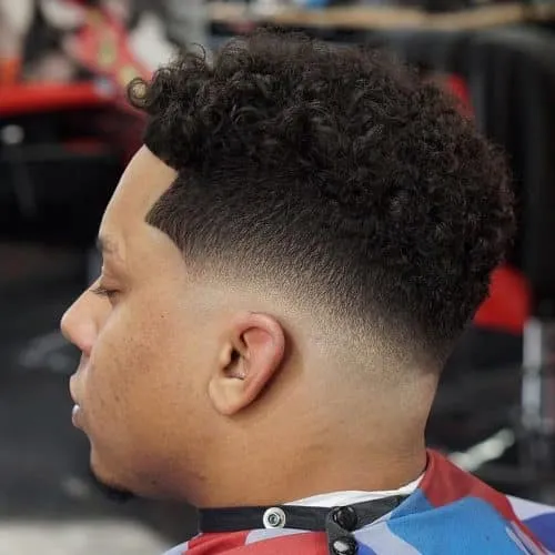 Drop Fade Haircut på lockar' title=