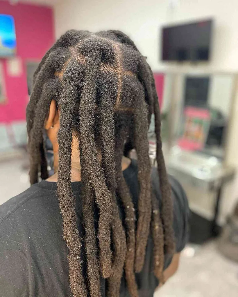 Rastas gruesas de longitud media y forma libre para chicos' title=