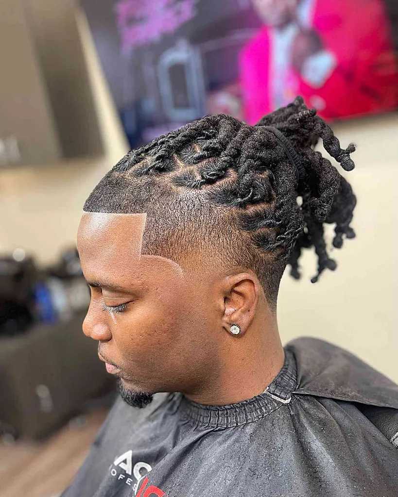 남성을 위한 짧은 옆면 긴 탑 헤어컷의 27가지 멋진 예' title=