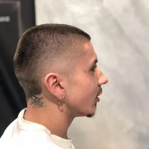 멋진 가짜 호크 버즈 컷' title=