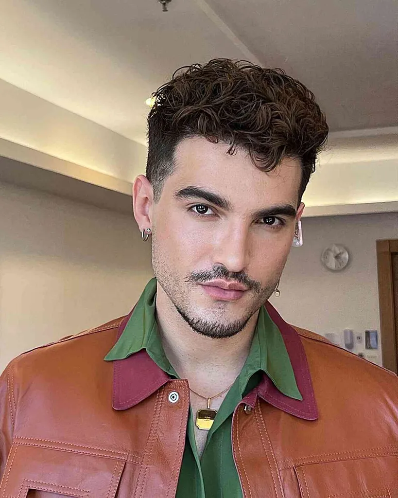 지저분한 포호크 헤어스타일' title=