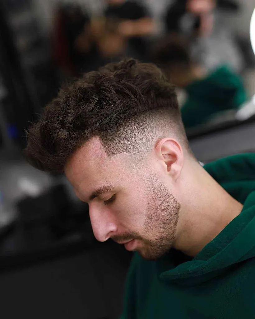 スキンフェードシーザーヘアカット' title=