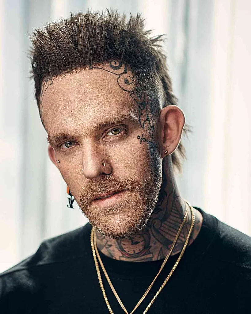 25 coupes de cheveux à décoloration élevée les plus propres pour hommes en 2026' title=