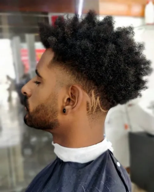 High Top Fade על שיער מתולתל' title=