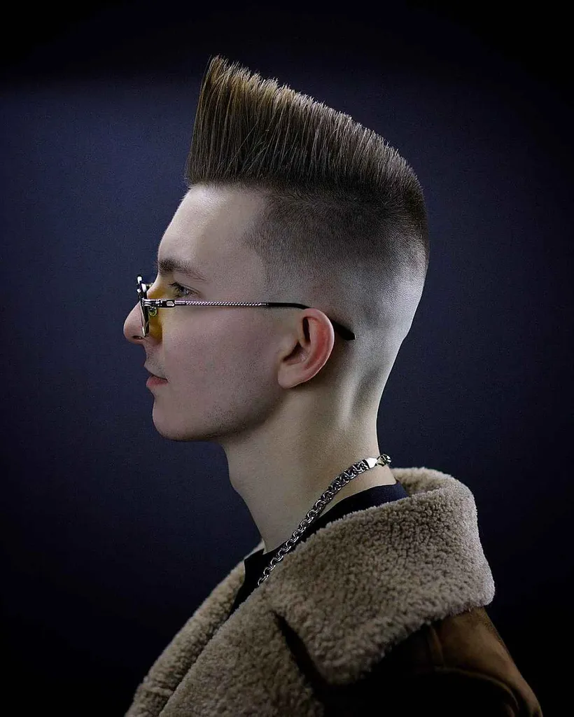 Meget høj Hi-Top Fade' title=