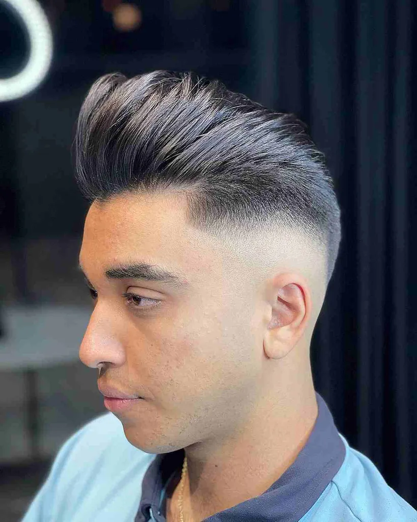 Stilfuld Pompadour Mullet til mænd' title=