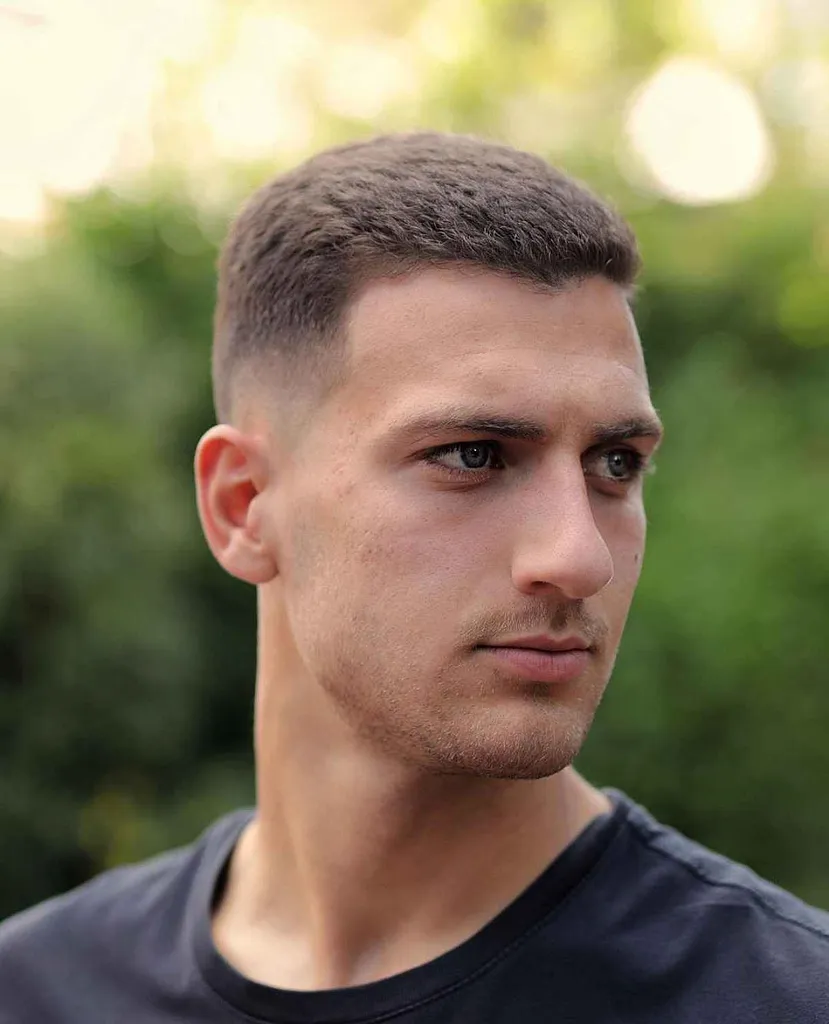 Jednoduchá údržba Crew Cut pre chlapov' title=