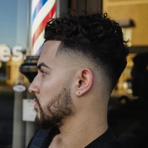 Línea de desvanecimiento para cabello rizado' title=