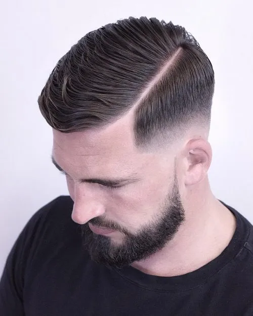 Faible fondu et peigne avec barbe pour les gars' title=