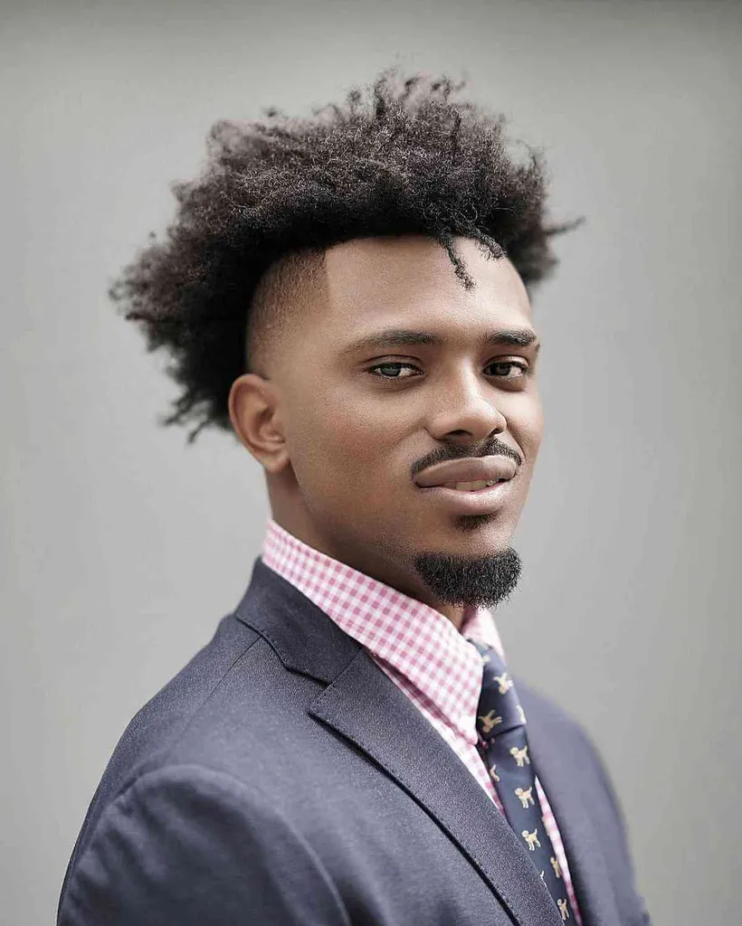 46 svěžích účesů + střihů pro černé muže v roce 2026' title=