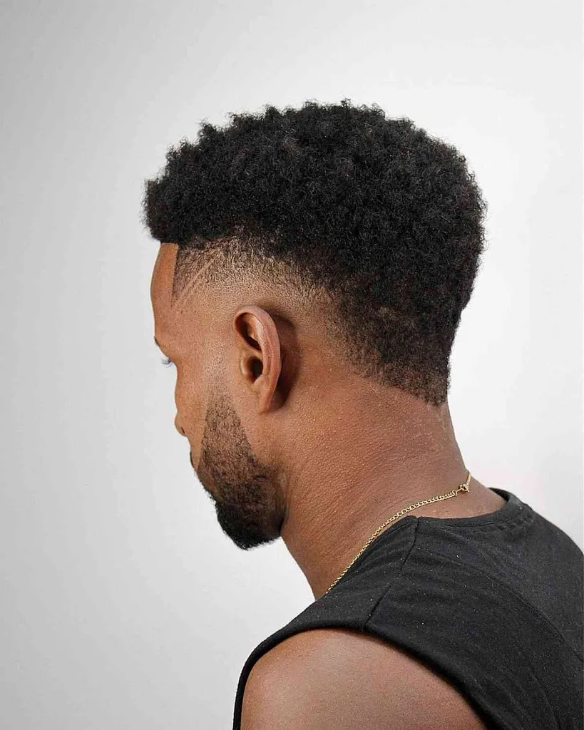 Skarp Undercut Fade med en Beard Fade' title=