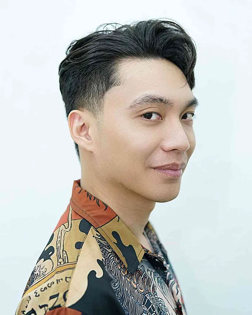 Cabelo texturizado marrom cobre em dois blocos para homens' title=