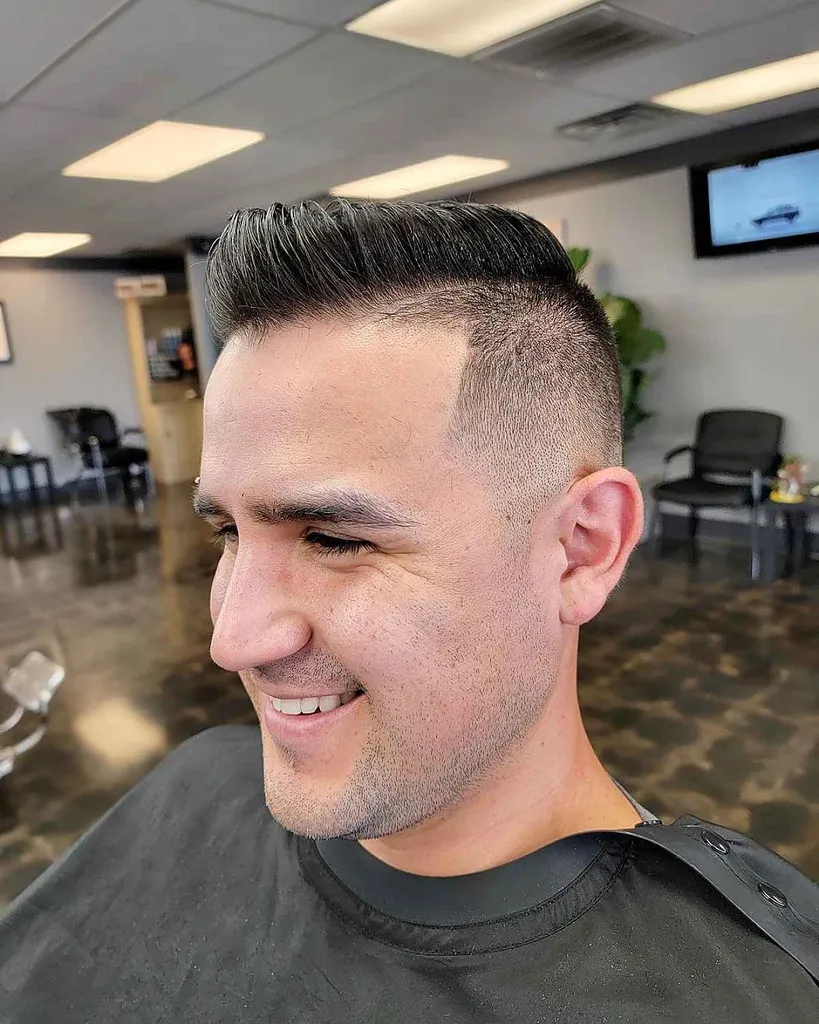 37 תספורות מסרק מודרניות בטרנד בשנת 2026' title=