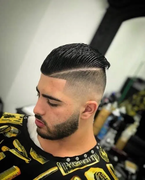 Faux Hawk com cone clássico e linha de peças duras' title=