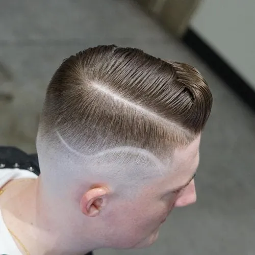 Parte da linha de barbear meio careca' title=