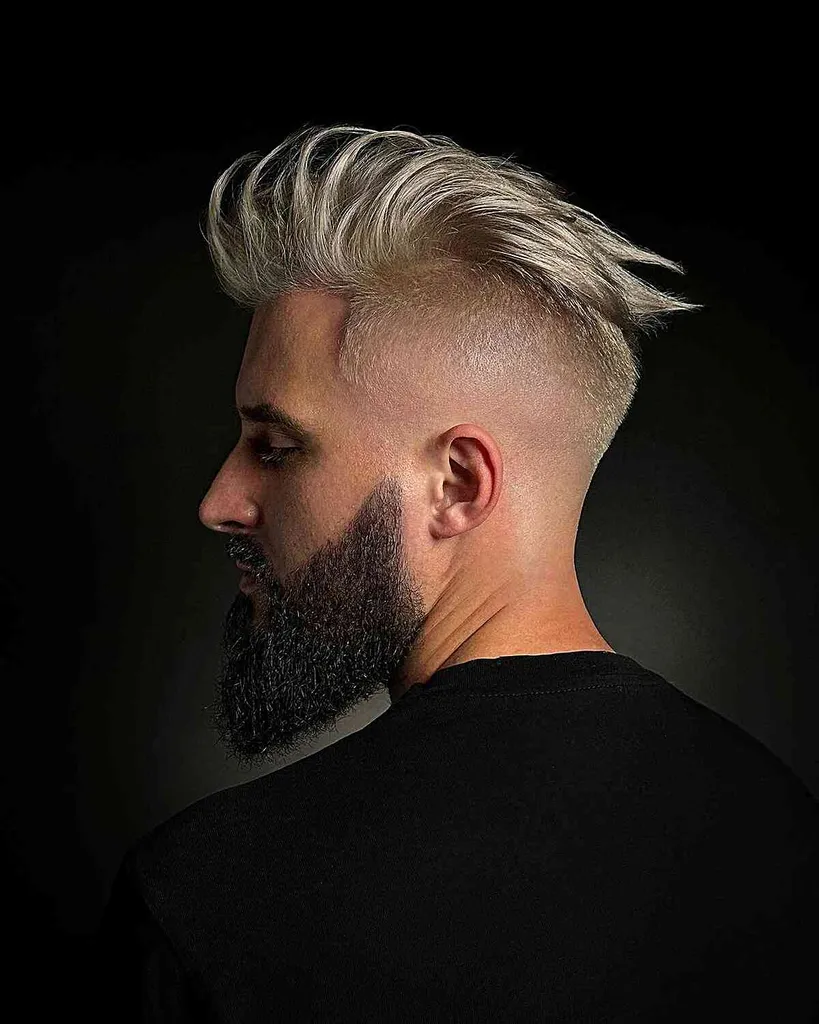 Decolorare ascuțită pentru bărbați pentru păr gros' title=