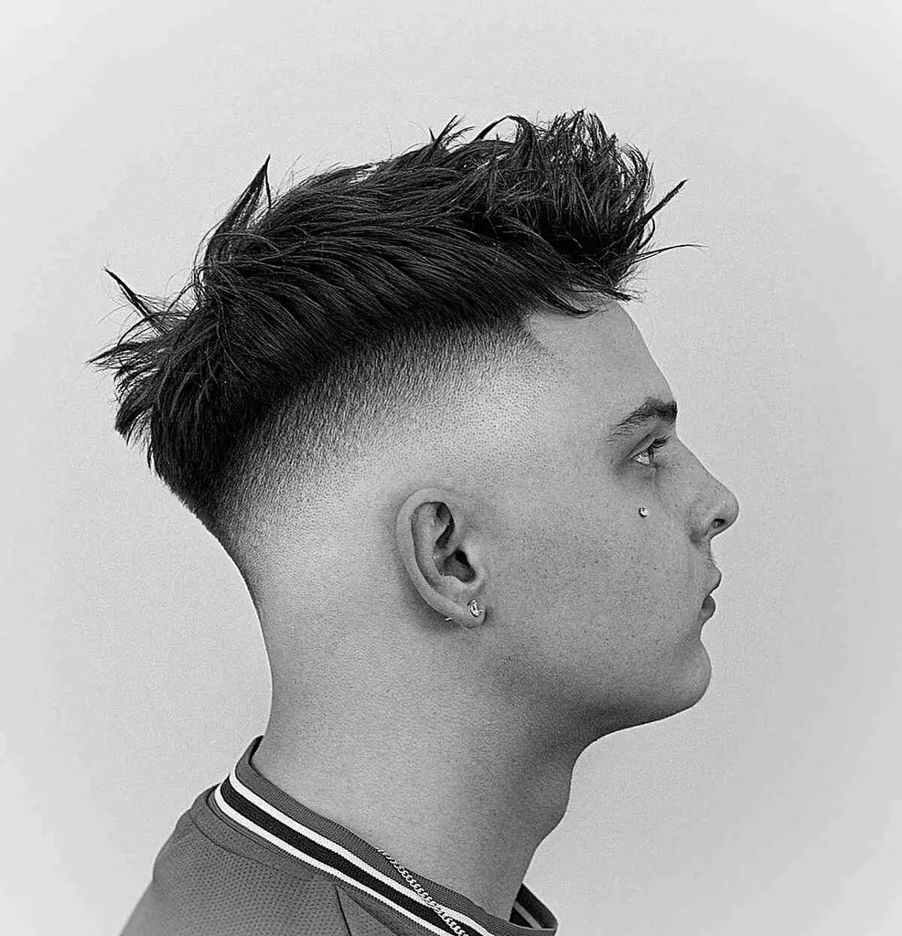 Quiff cu Bald Fade' title=