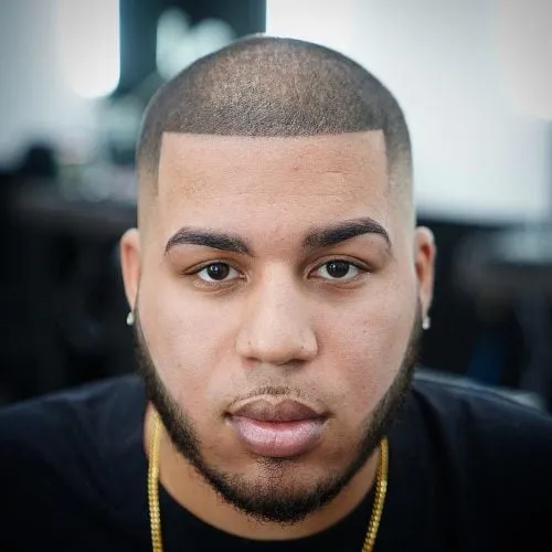 César clássico com Box Fade para homens negros' title=