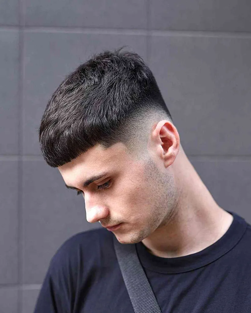 Corte de cabelo de César e Edgar com esmaecimento' title=