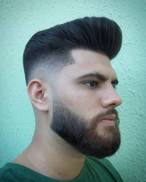 Decolorare medie pompadour undercut' title=