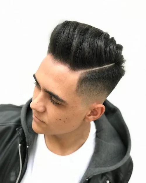 Corte inferior moderno Quiff e Taper Fade' title=