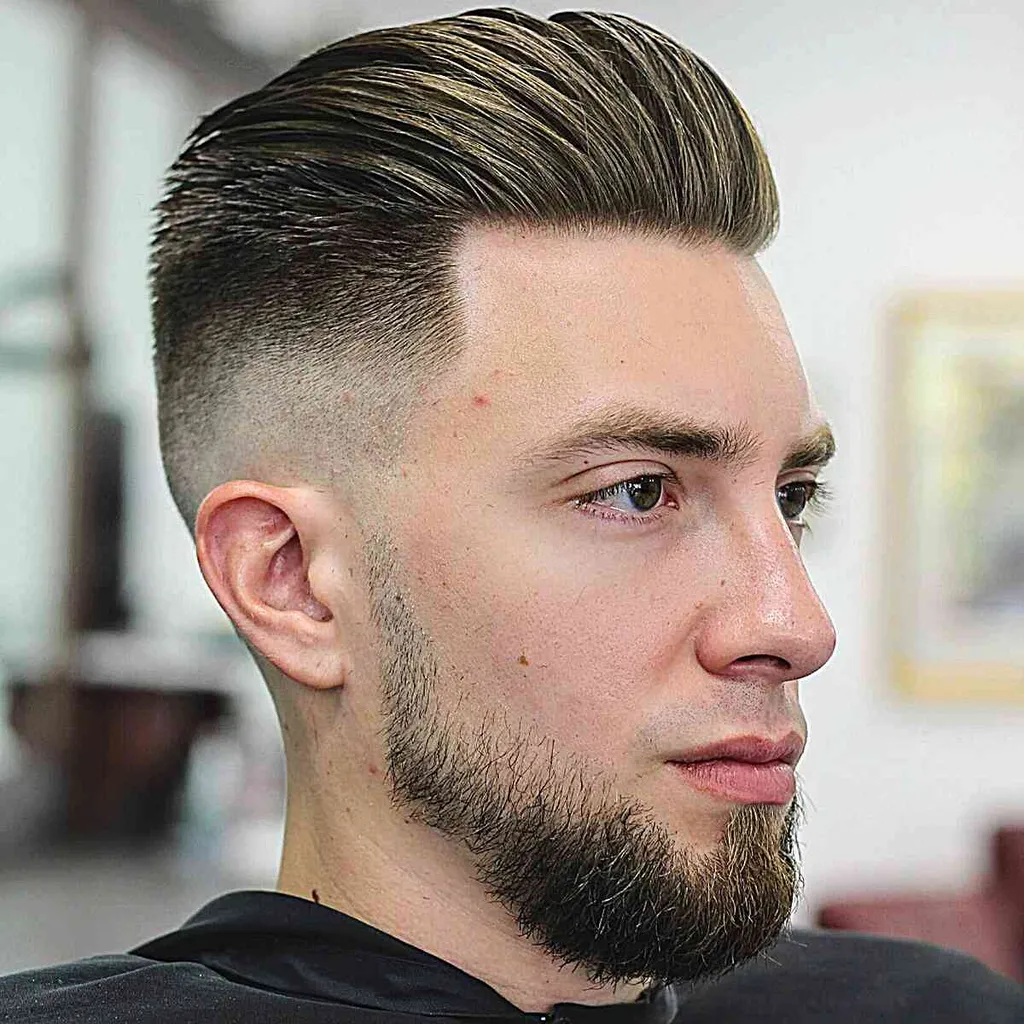 Pompadour Fade con la barba' title=