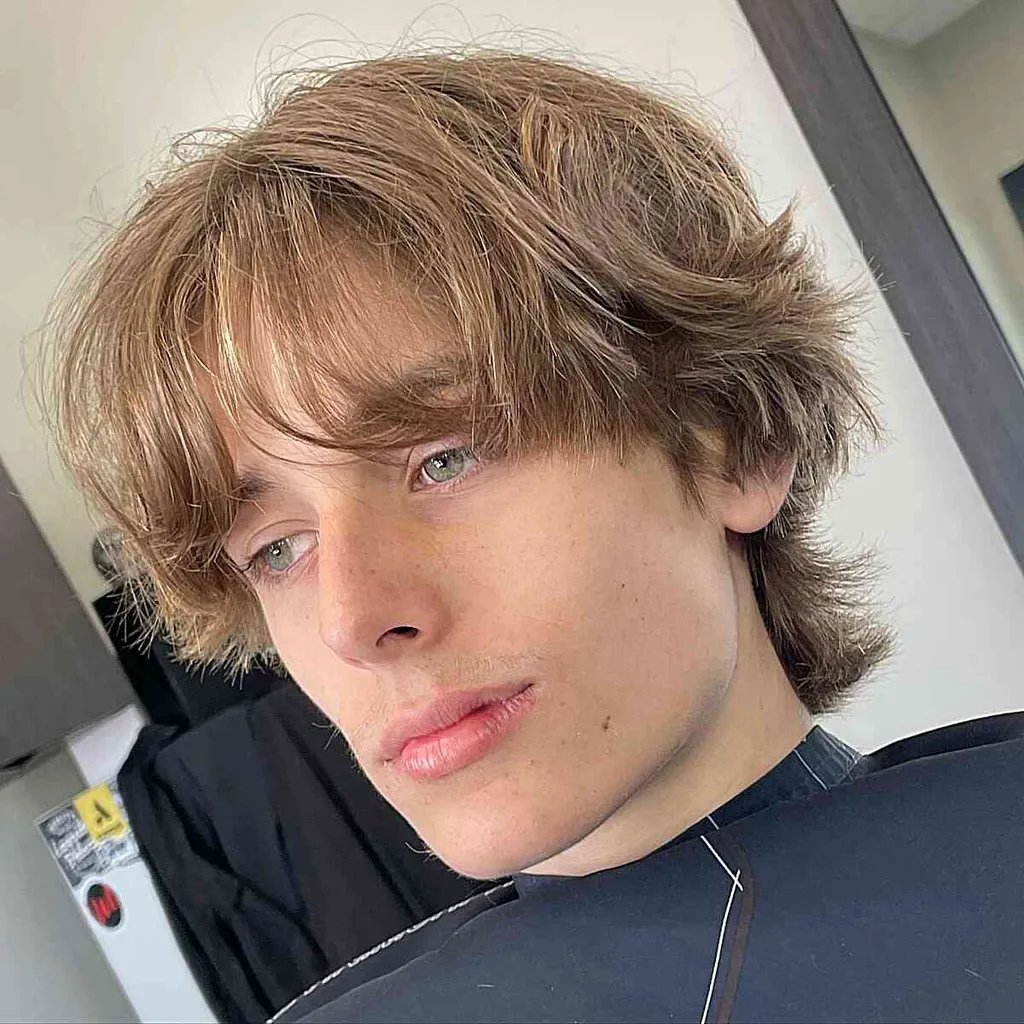 Blond bevinget Shaggy Mullet på gutter' title=