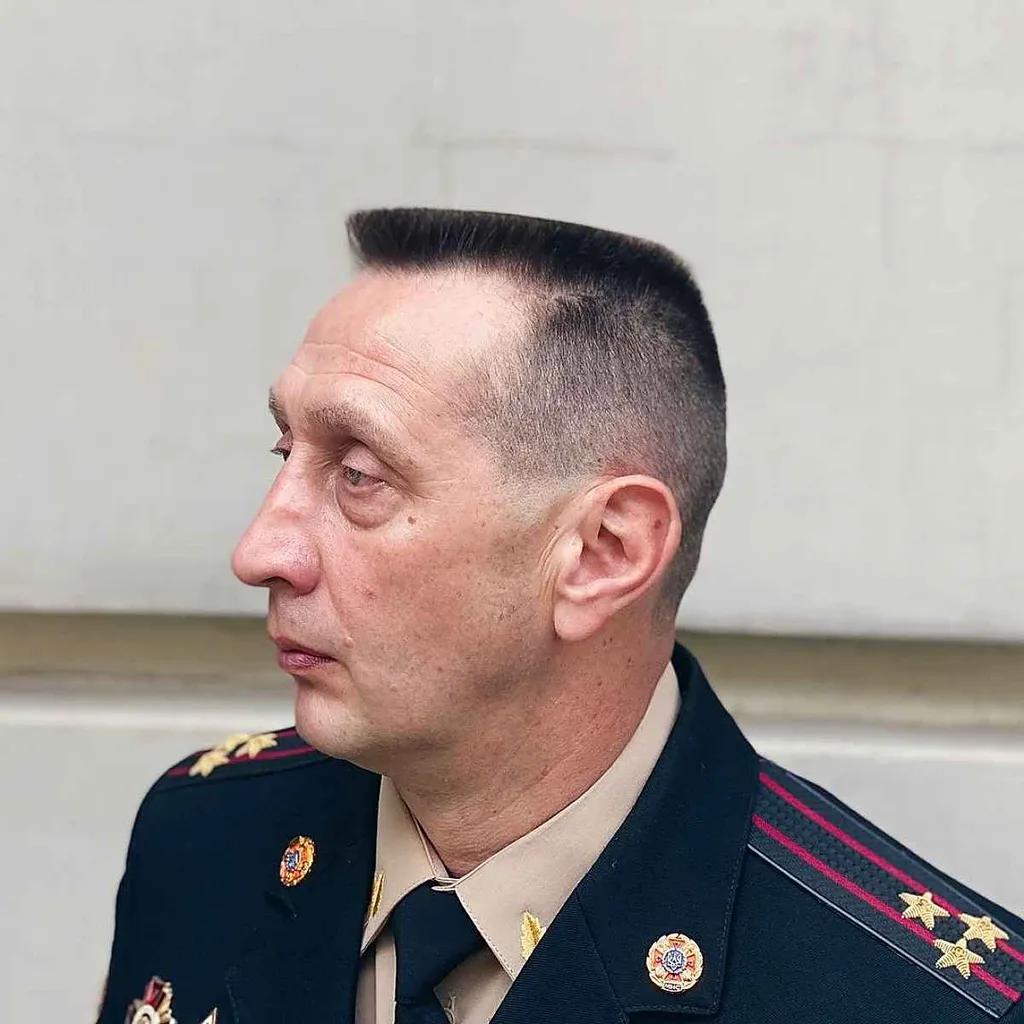 Dessus plat pour la racine des cheveux dégarnie' title=