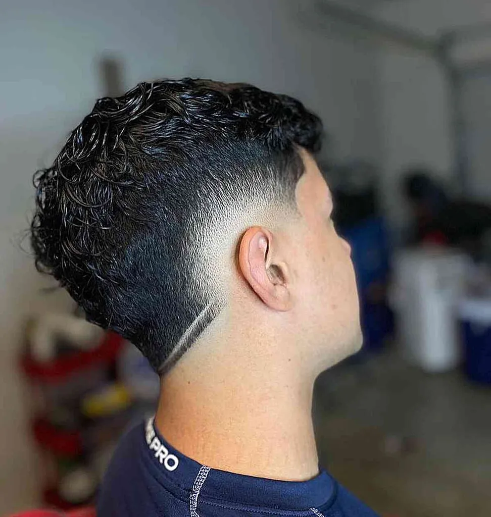 25 Low Burst Fade-kapselideeën om een ​​subtiele pop aan uw snit toe te voegen' title=