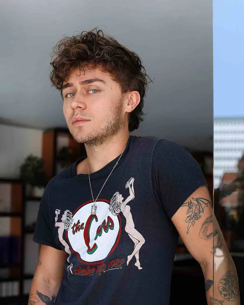 מוהוק נועז לגברים באורך בינוני' title=