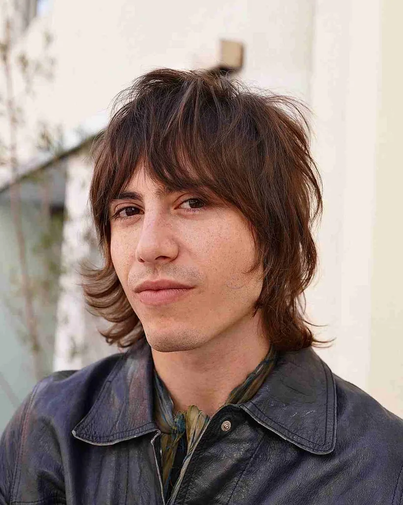 תספורת קומבובר בינונית מנותקת לגברים' title=