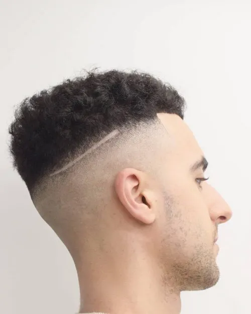 ハイ＆タイトなフェードヘアカット' title=