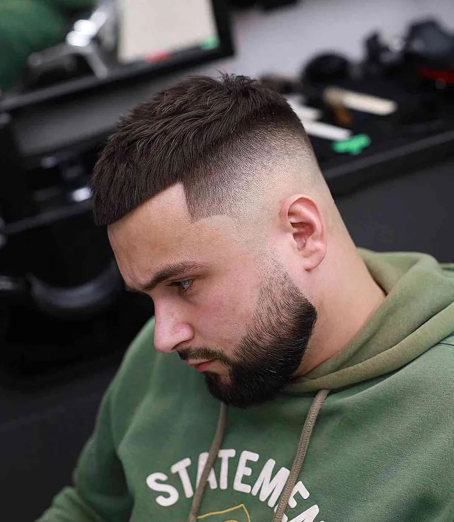 남성을 위한 현대적이고 스타일리쉬한 크루컷 헤어스타일 탑 45 (사진)' title=