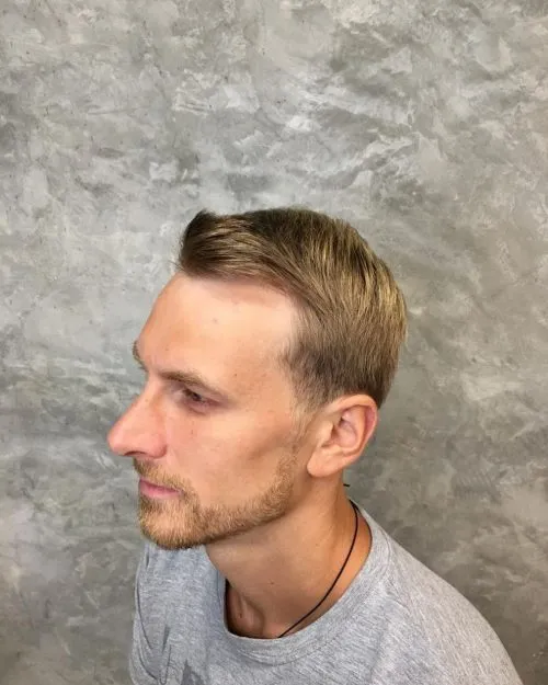 ショートヘアのクラシックな紳士カット' title=